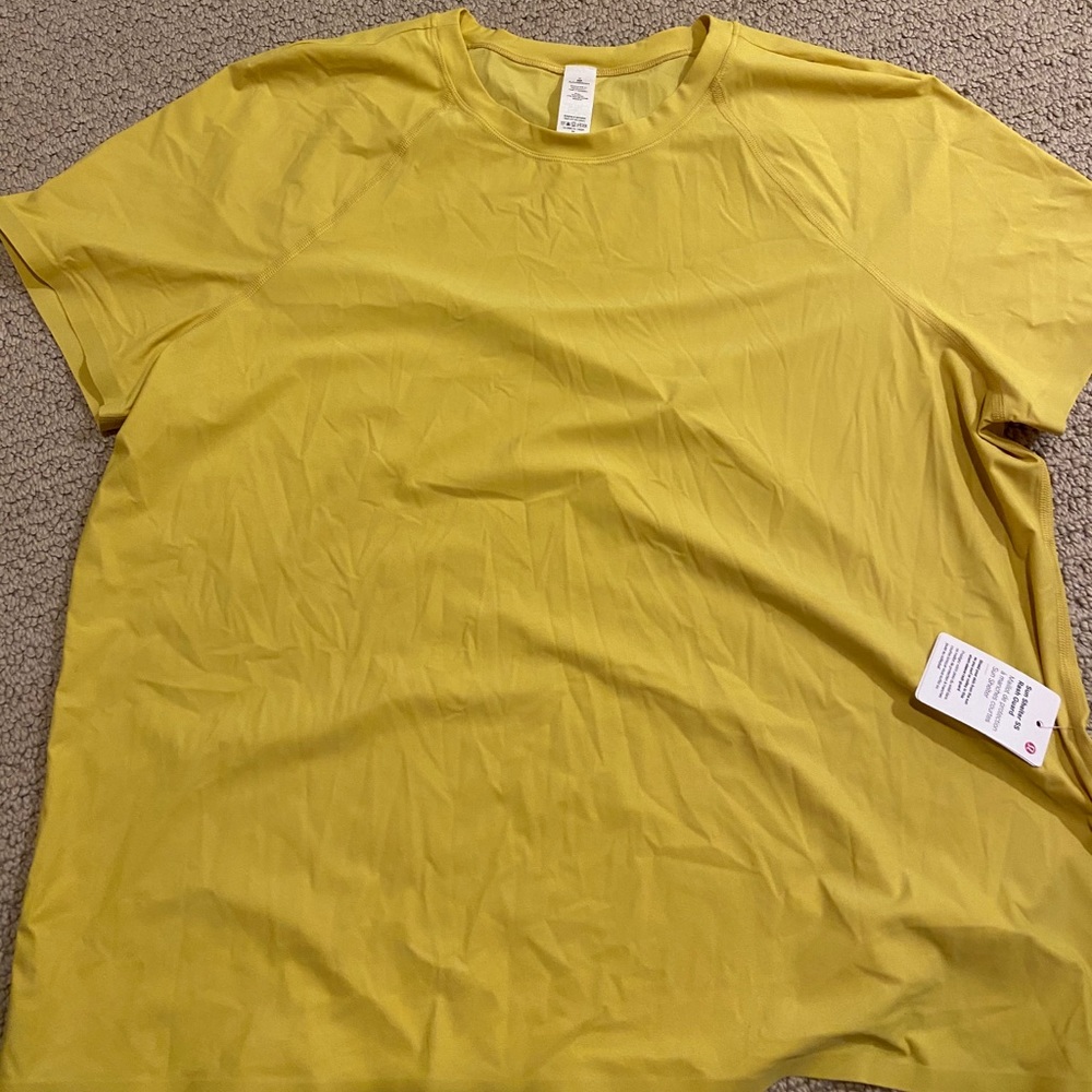 NWT lululemon rash guard